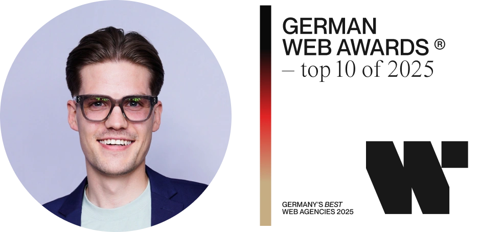 Portraitfoto von Linus Banse und Siegel des German Web Awards 2025